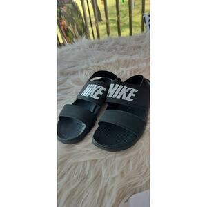 4045) Nike Women's Tanjun Black White Sandal Size US 9